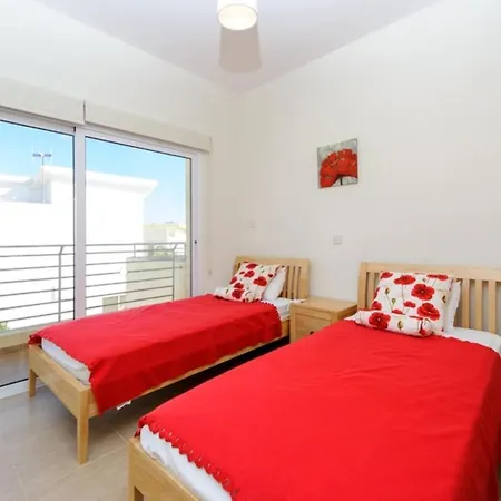 Three Bedrooms 1258 Vilă