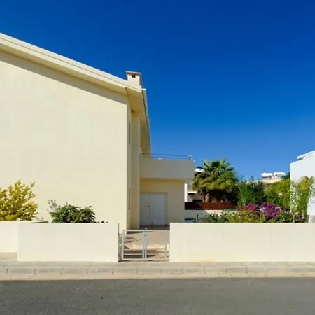 Three Bedrooms 1258 Vilă